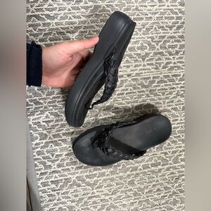 Vionic Kenji Black Braided sandal / Flip Flops